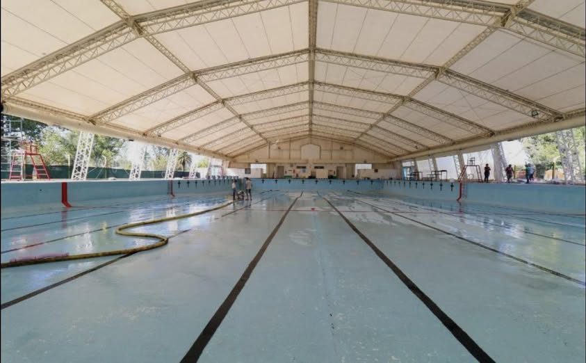 Martín Batalla cuestiona la privatización y el deterioro del natatorio municipal