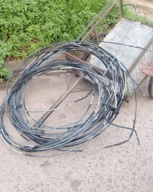 Aprehendido con 60 metros de cables en un carro tras un llamado al 911