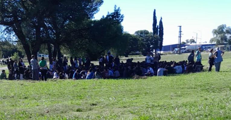Tres amenazas de bomba en la Escuela Agropecuaria generaron evacuación y fuerte operativo
