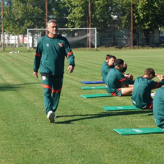 Sportivo Las Parejas se quedó sin DT tras el empate con Douglas