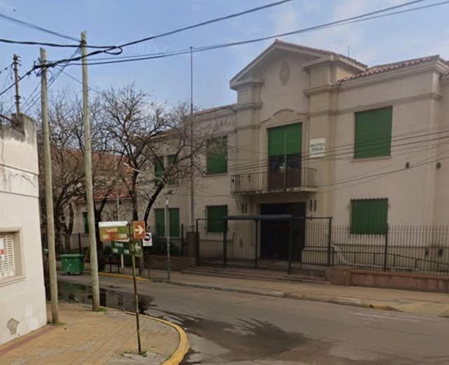 Un alumno de 13 años llevó una réplica de arma a la Escuela Nacional 