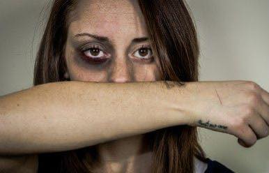 Violenta pelea en La Lomita: una mujer fue atacada a golpes de puños en plena calle