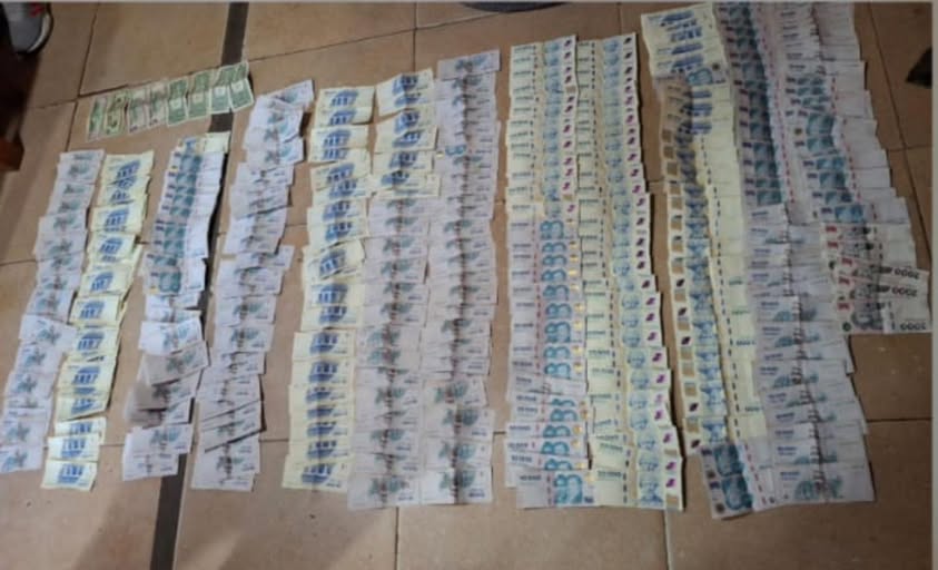 Encontraron armas, dólares y millones de pesos en un procedimiento policial 