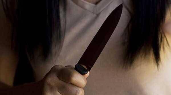 Denunció que su ex mujer intentó apuñalarlo tras una feroz pelea