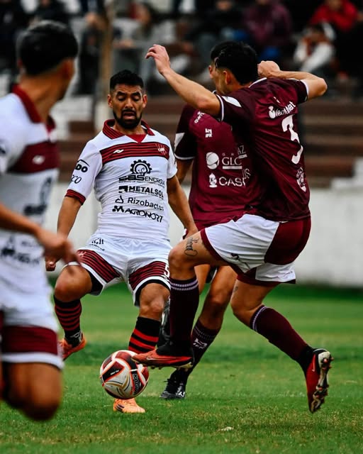 Douglas quiere volver a festejar en Lincoln y sostener la punta