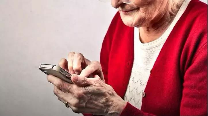 Le ofrecieron anteojos por WhatsApp y le robaron $700.000 de su cuenta bancaria