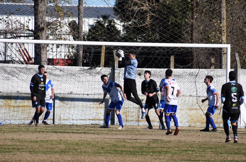 Douglas arrancó con el pie derecho y Juventud goleó en el inicio del Clausura