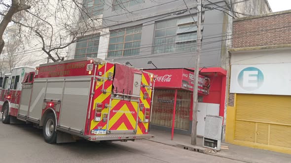 Principio de incendio en un restaurante chino del centro: trabajan los Bomberos