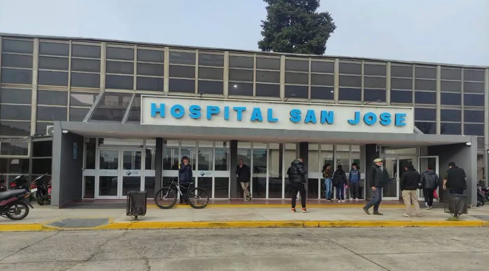 El Hospital afirma que la situación en pediatría está en vías de normalización, aunque persiste el conflicto en la guardia