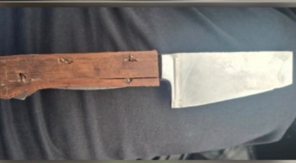 Aprehendieron a un joven y secuestraron un cuchillo en allanamientos por amenazas