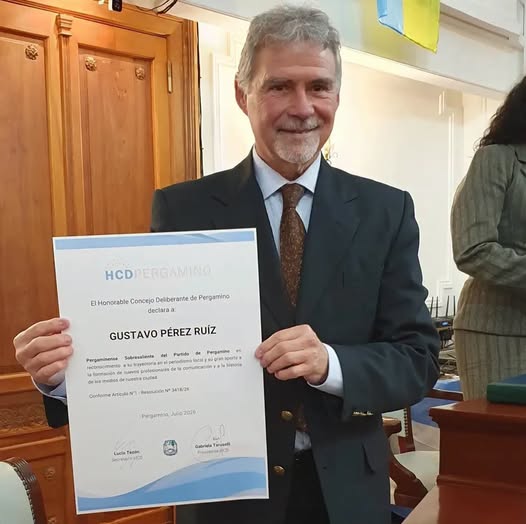 Gustavo Pérez Ruíz fue distinguido  como Pergaminense Sobresaliente  por su trayectoria en el periodismo