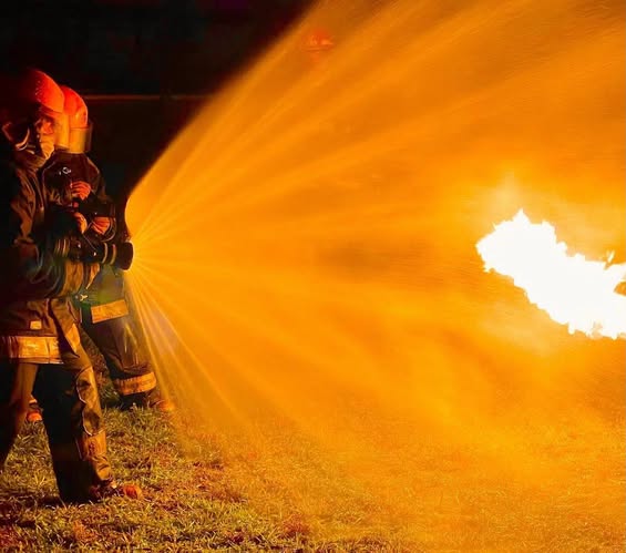Incendio en una casa: una mujer sufrió quemaduras en el rostro y fue hospitalizada