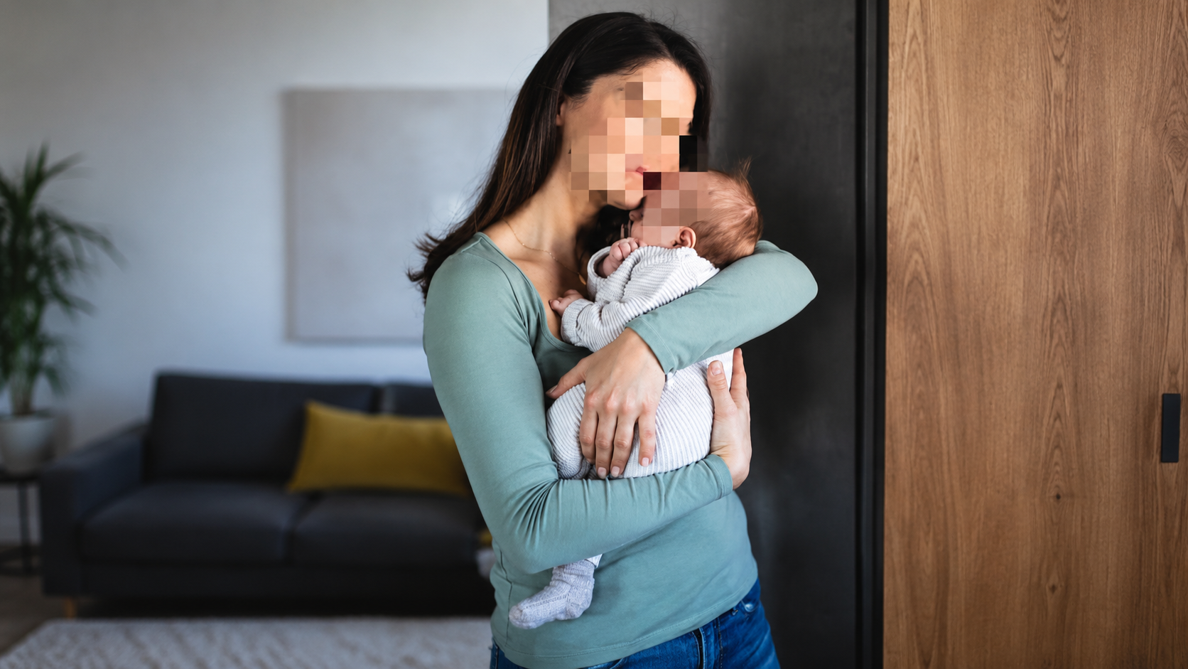 Golpe� a su hija cuando ten�a a su beb� en brazos
